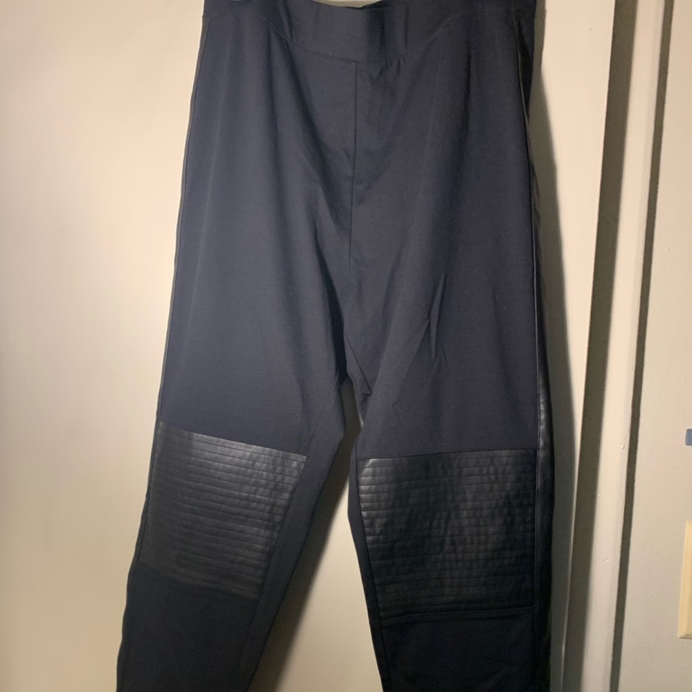 Black legging with leather patches
